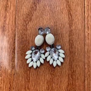 [FREE WITH PURCHASE] 🛍️ Silver dangle earrings with tear drop shape